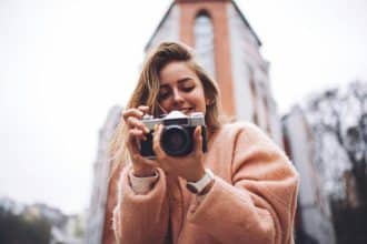 Tirage photo rétro évoquant nostalgie et authenticité